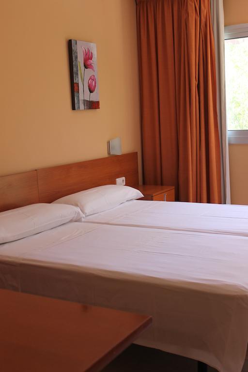 Hostal Cal Siles El Prat de Llobregat Eksteriør bilde