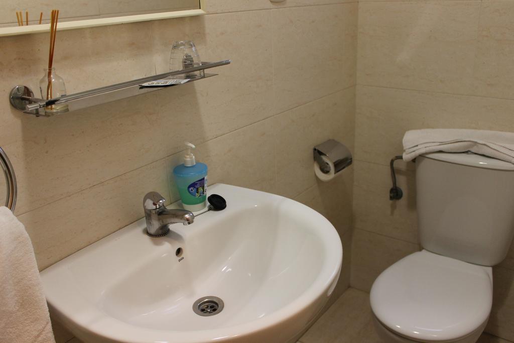 Hostal Cal Siles El Prat de Llobregat Eksteriør bilde