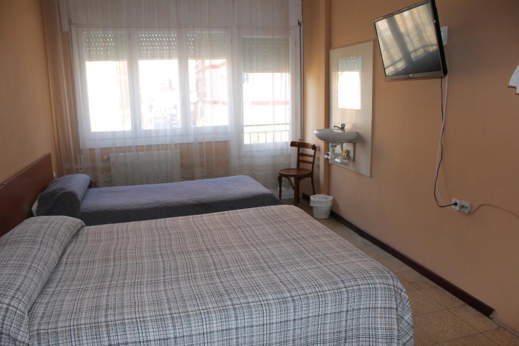Hostal Cal Siles El Prat de Llobregat Eksteriør bilde